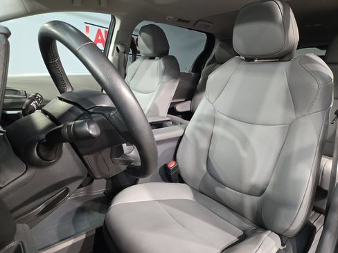 Used 2023 Toyota Sienna XLE FWD image 24