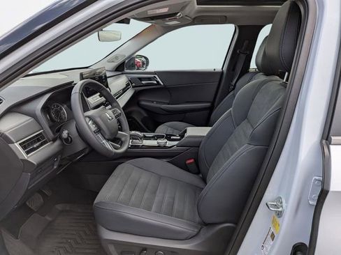 Used 2025 Mitsubishi Outlander AWD image 20