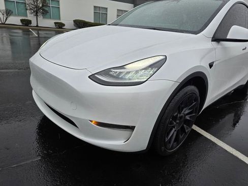 Used 2023 Tesla Model Y Long Range image 12