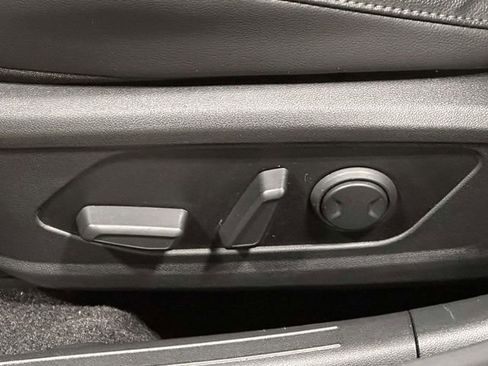 Used 2025 Hyundai Elantra Limited w/ Cargo Package FWD image 18