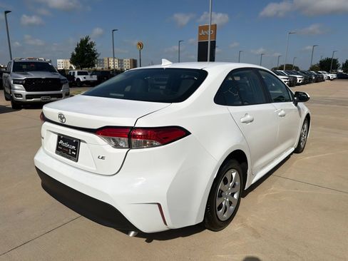 Used 2024 Toyota Corolla LE FWD image 5