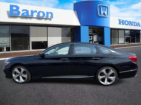 Used 2018 Honda Accord Touring image 3