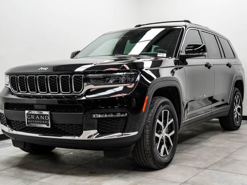 Used 2023 Jeep Grand Cherokee L Limited AWD/4WD image 7