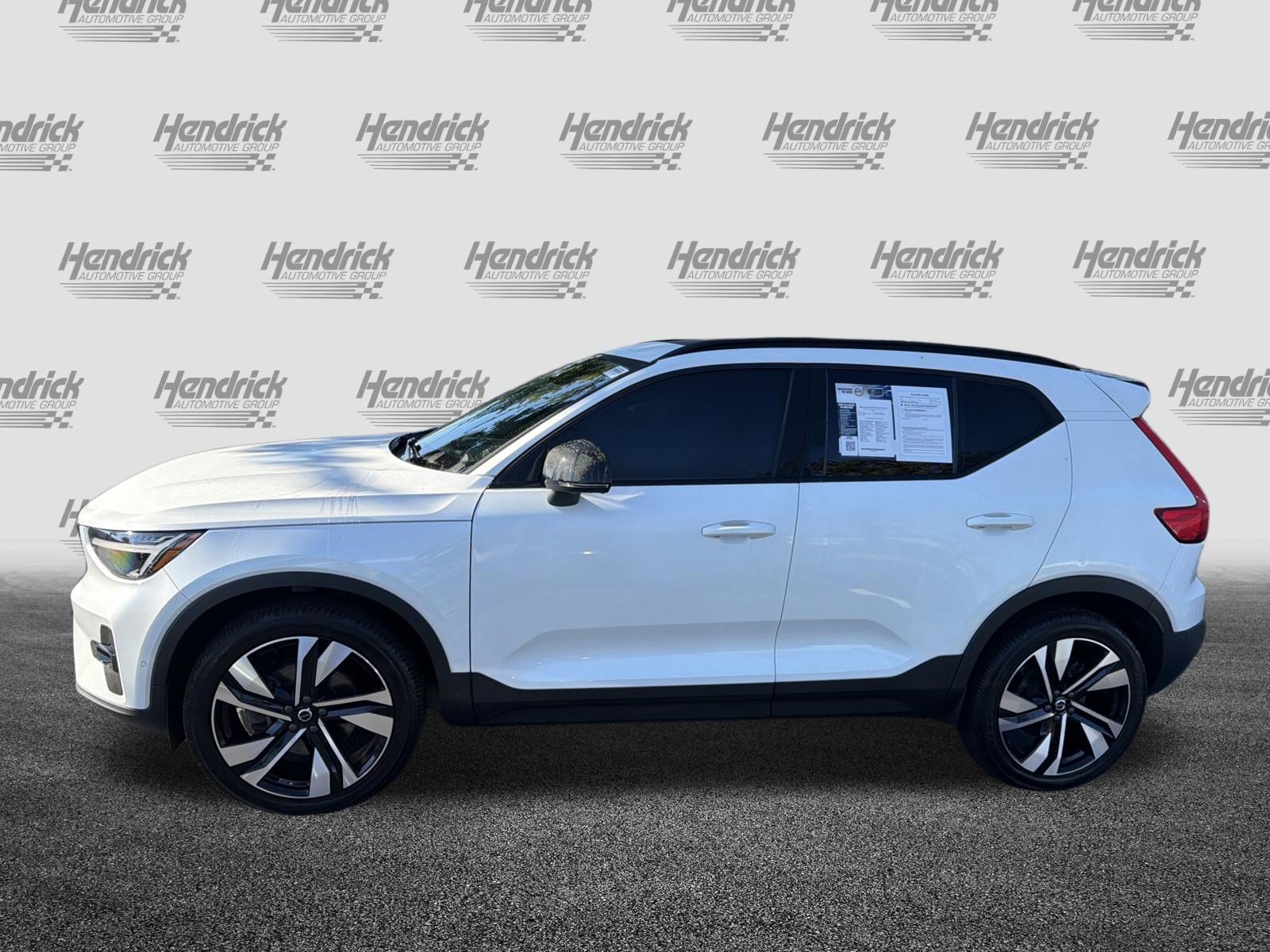 Used 2024 Volvo XC40 B5 Plus w/ Protection Package Premier AWD/4WD image 9