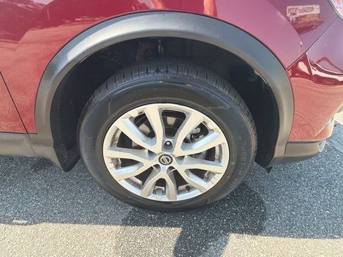 Used 2022 Nissan Rogue Sport SV FWD image 12