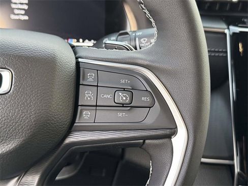 New 2025 Jeep Grand Cherokee Altitude image 8