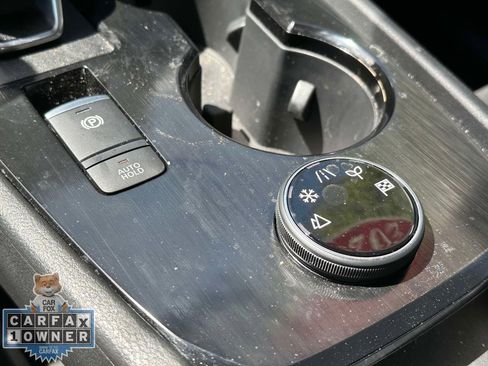 Used 2025 Nissan Rogue S AWD/4WD image 31