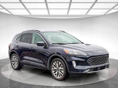 Used 2021 Ford Escape Titanium image 4