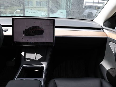 Used 2025 Tesla Model Y Long Range RWD image 27
