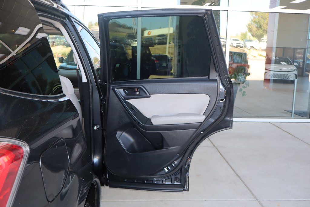 Used 2016 Subaru Forester 2.5i Premium AWD/4WD image 34