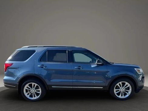 Used 2019 Ford Explorer XLT w/ Equipment Group 202A AWD/4WD image 4