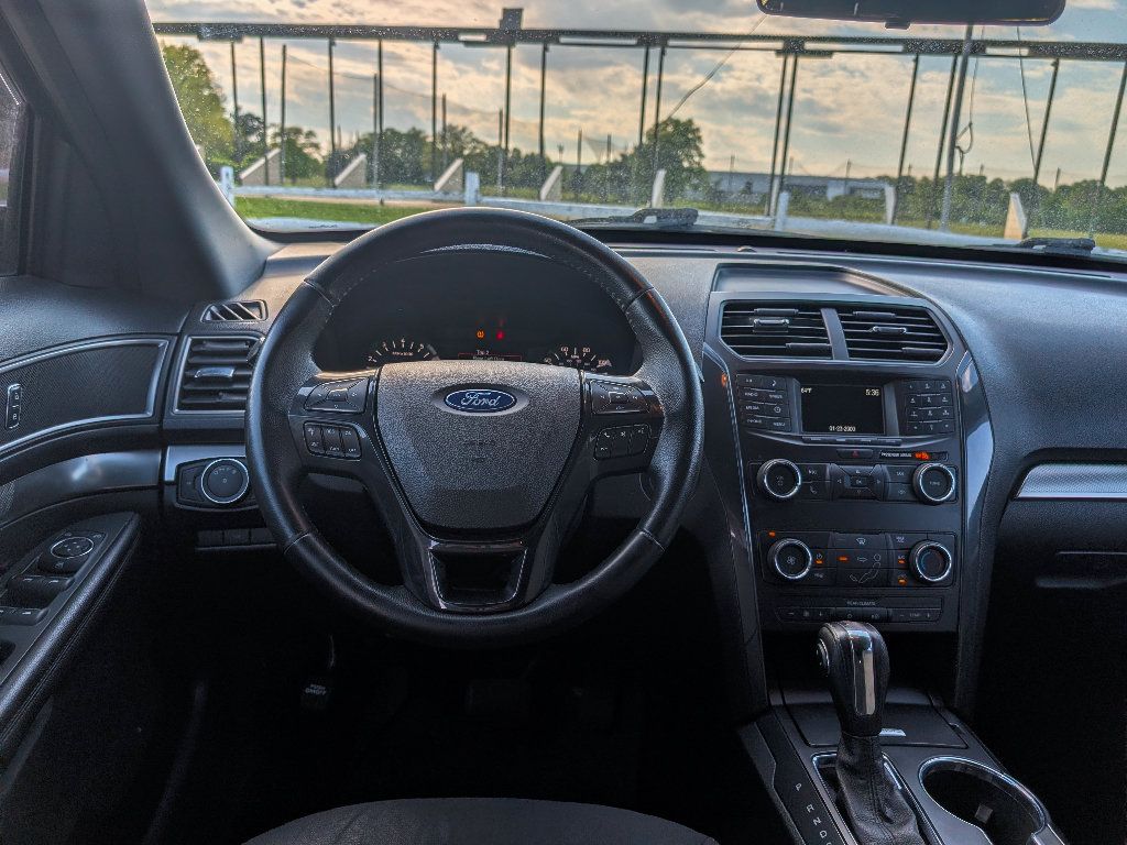 Used 2018 Ford Explorer XLT AWD/4WD image 27