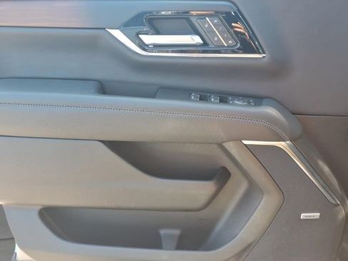 Used 2025 GMC Yukon Denali AWD/4WD image 16