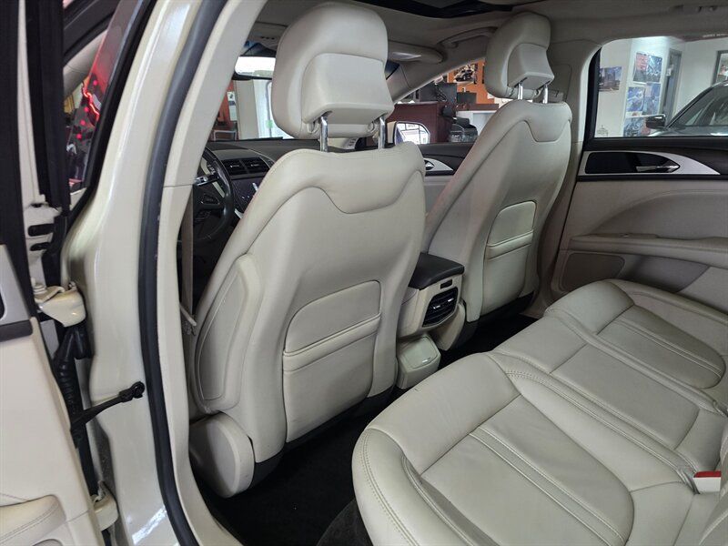 Used 2018 Lincoln MKZ Select w/ Select Plus Package AWD/4WD image 11