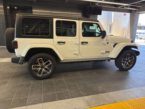 Used 2024 Jeep Wrangler Unlimited AWD/4WD image 13
