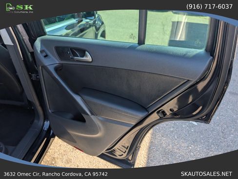 Used 2013 Volkswagen Tiguan S image 32
