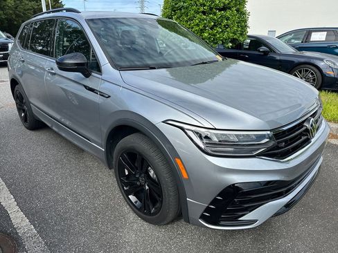 Used 2023 Volkswagen Tiguan SE R-Line FWD image 4