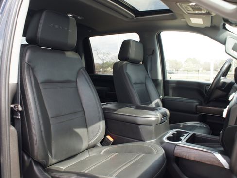 Used 2021 GMC Sierra 2500 Denali w/ Denali Black Diamond Edition image 23