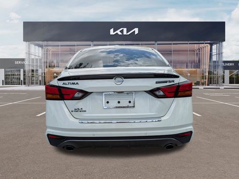 Used 2022 Nissan Altima 2.5 SR w/ Midnight Edition Package FWD image 5