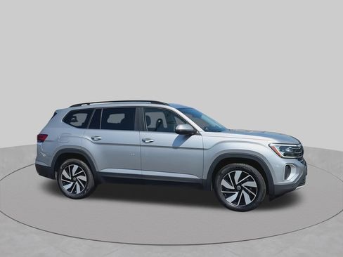 Used 2026 Volkswagen Atlas SE AWD/4WD image 2