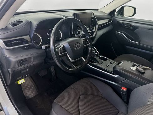 Used 2024 Toyota Highlander LE image 29