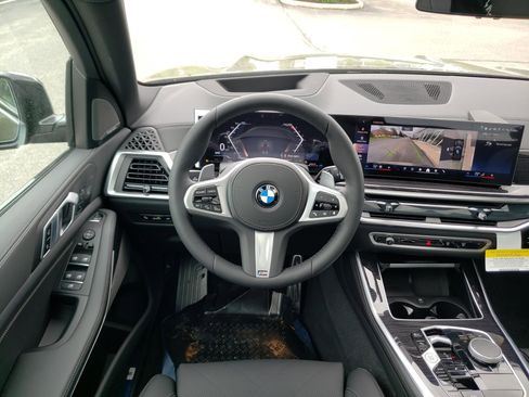 New 2026 BMW X5 xDrive40i w/ M Sport Package AWD/4WD image 16