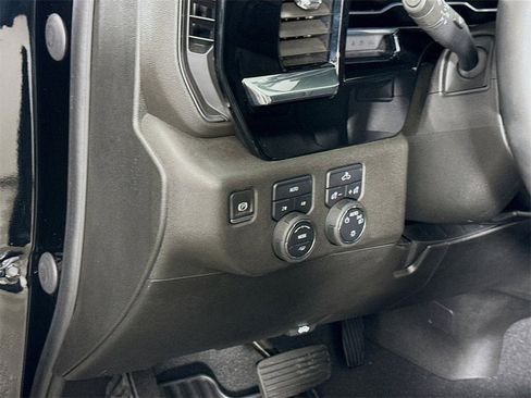 Used 2024 Chevrolet Silverado 1500 LT image 4
