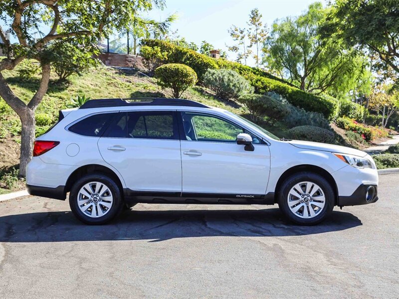 Used 2017 Subaru Outback 2.5i Premium AWD/4WD image 6