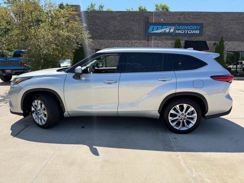 Used 2021 Toyota Highlander Limited FWD image 8
