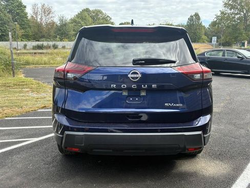 Used 2024 Nissan Rogue SV AWD/4WD image 11