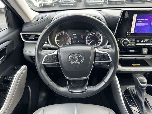 Used 2023 Toyota Highlander XLE image 14