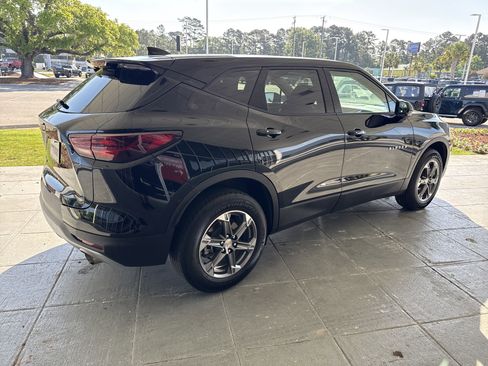 Used 2025 Chevrolet Blazer LT image 11