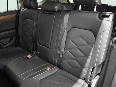 Used 2025 Volkswagen Atlas SE image 7