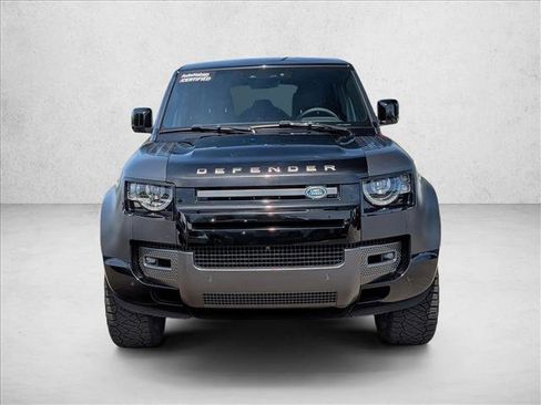 Used 2023 Land Rover Defender 110 V8 AWD/4WD image 2