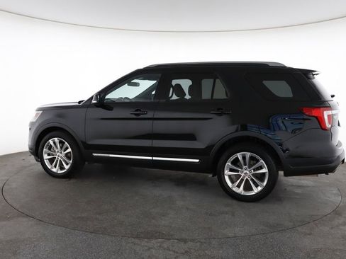 Used 2018 Ford Explorer XLT w/ Equipment Group 202A FWD image 8