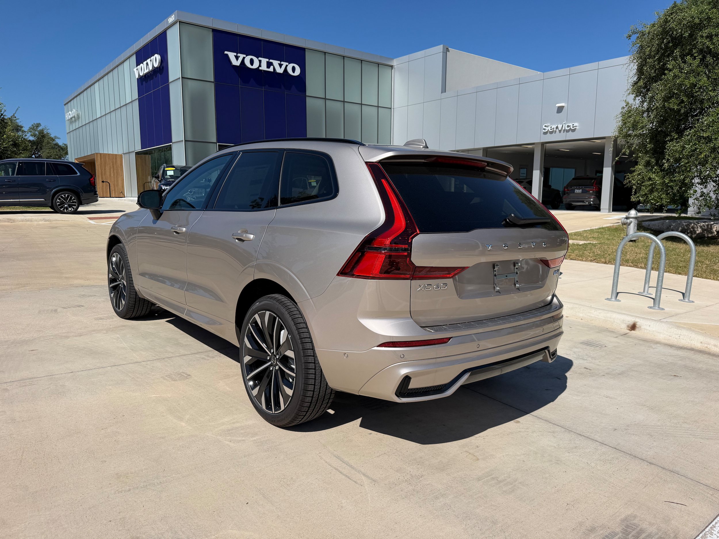 New 2026 Volvo XC60 B5 Ultra w/ Protection Package Premier AWD/4WD image 4