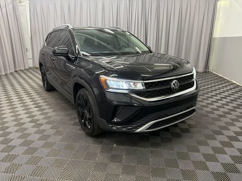 Used 2023 Volkswagen Taos SE AWD/4WD image 3
