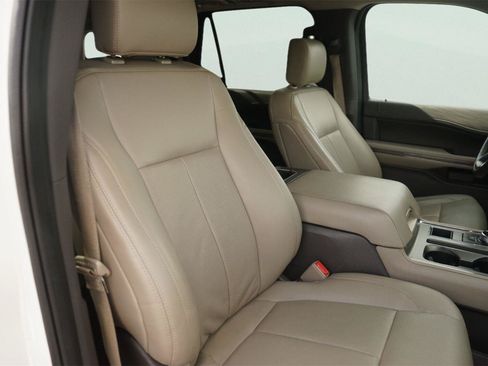 Used 2020 Ford Expedition XLT w/ Equipment Group 202A RWD image 22