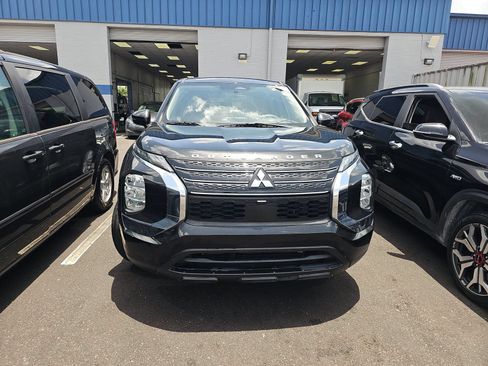 Used 2022 Mitsubishi Outlander ES FWD image 2