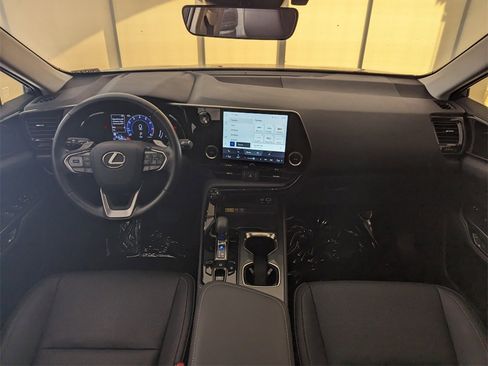 Used 2025 Lexus NX 250 FWD image 9