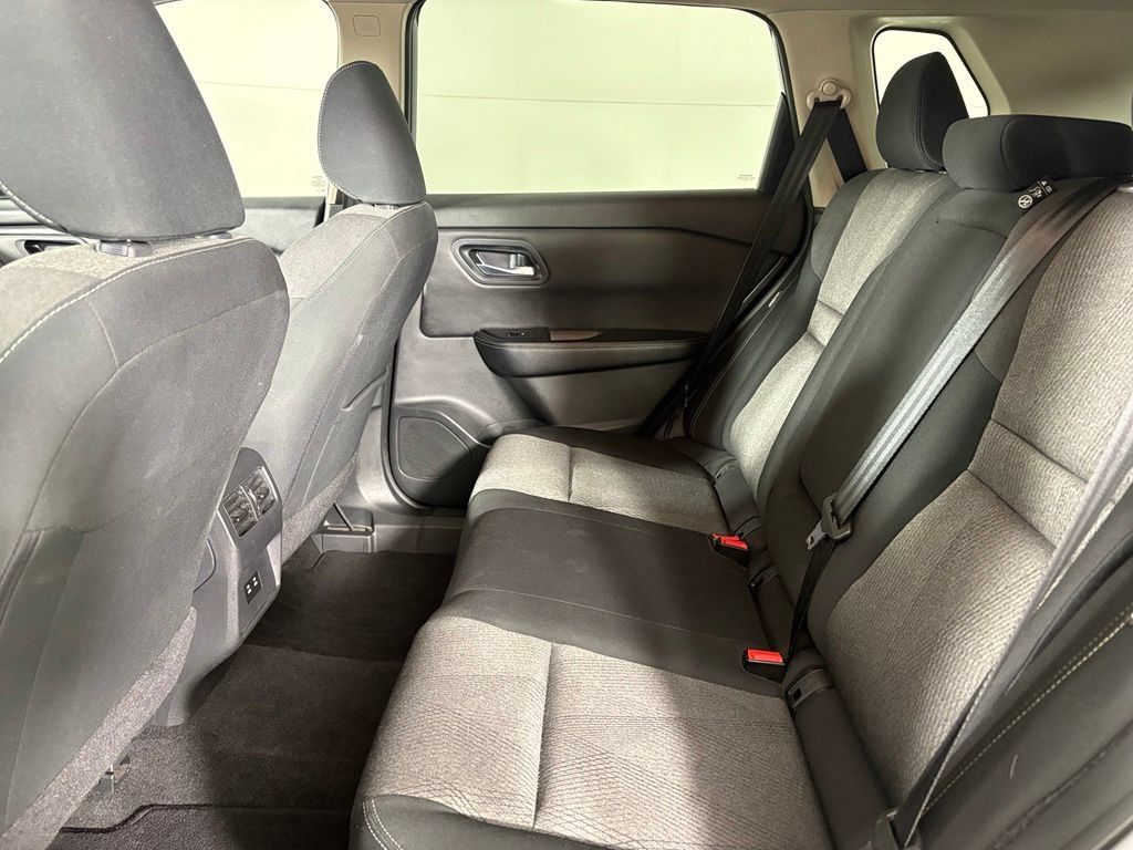 Used 2024 Nissan Rogue SV FWD image 42
