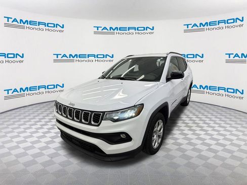 Used 2024 Jeep Compass Latitude AWD/4WD image 1