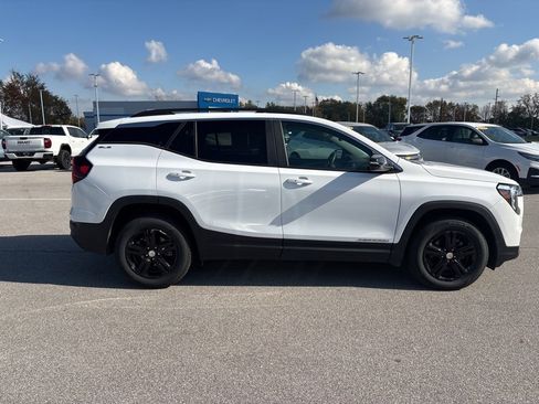 Used 2023 GMC Terrain SLE w/ Driver Convenience Package image 4