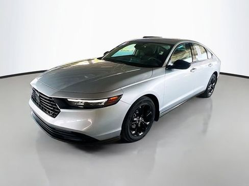Used 2025 Honda Accord SE image 4