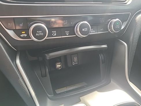 Used 2018 Honda Accord Touring image 16