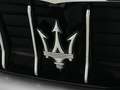 Used 2021 Maserati Levante Base image 35