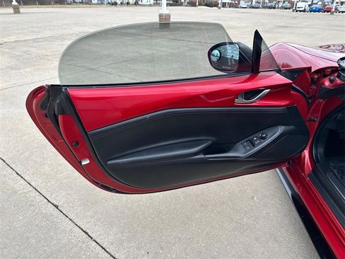Used 2016 MAZDA MX-5 Miata Club image 17