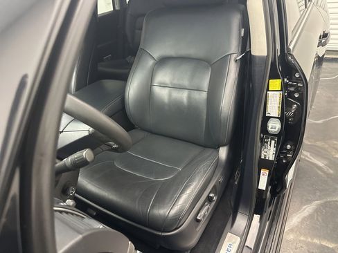 Used 2016 Toyota Land Cruiser image 17