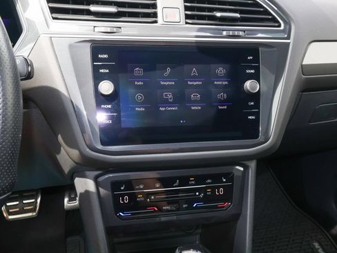 Certified 2023 Volkswagen Tiguan SE R-Line AWD/4WD image 18