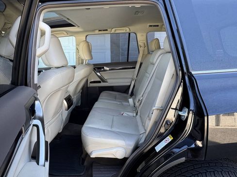 Used 2014 Lexus GX 460 w/ Premium Package AWD/4WD image 22